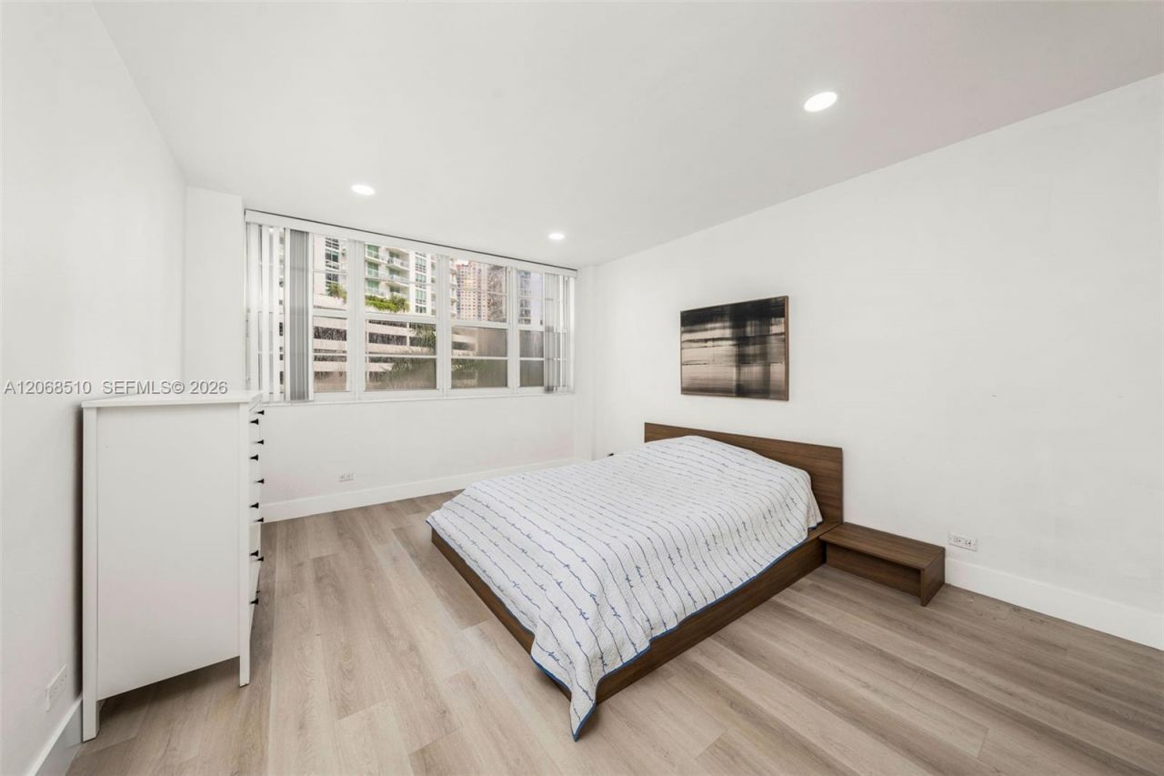 1408 Brickell Bay Dr , Unit 518, Miami, FL 33131 Photo