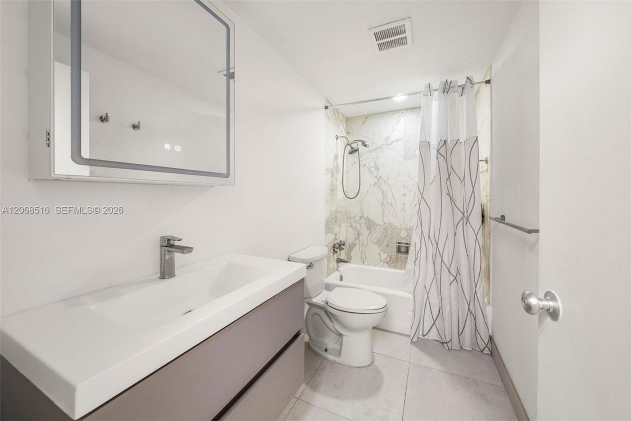 1408 Brickell Bay Dr , Unit 518, Miami, FL 33131 Photo
