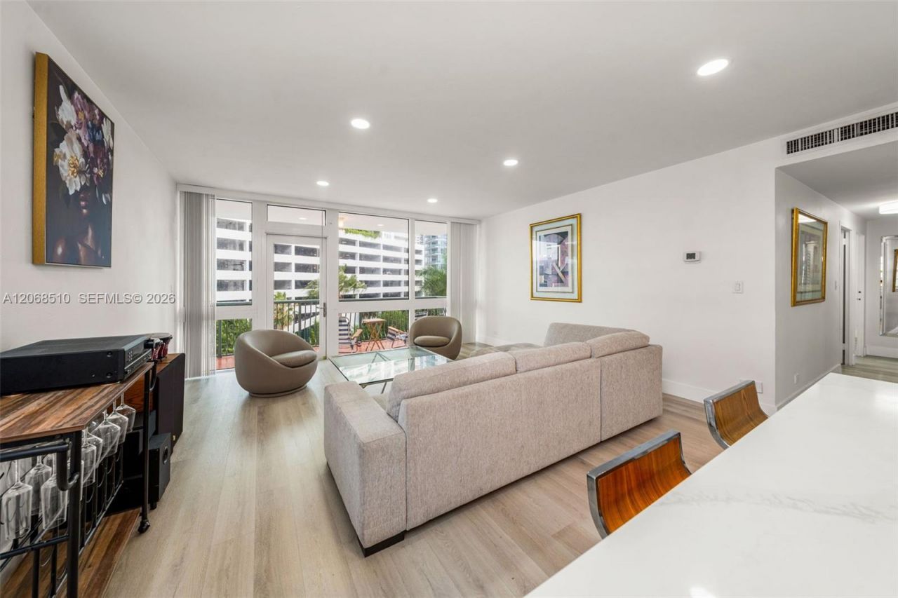 1408 Brickell Bay Dr , Unit 518, Miami, FL 33131 Photo