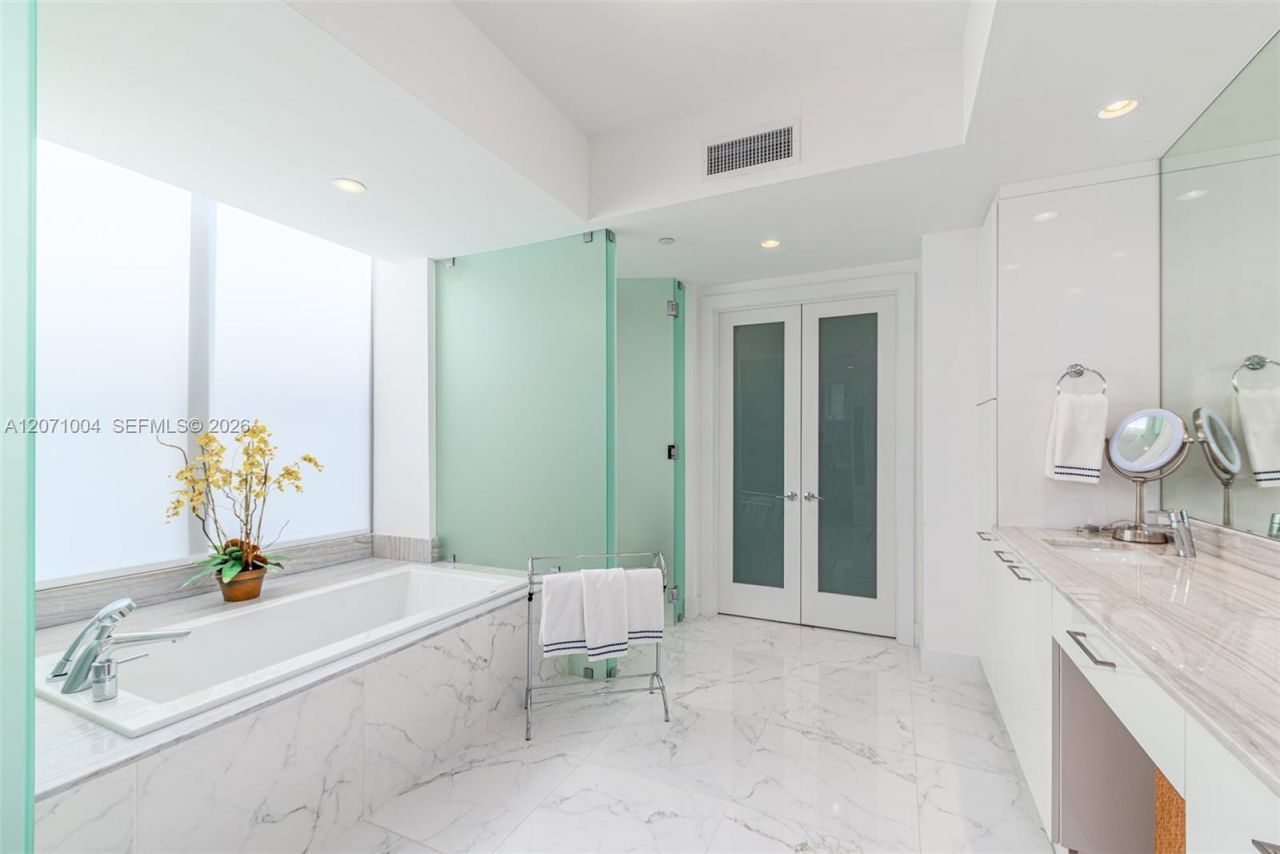 1 Water Club Way , Unit 404, North Palm Beach, FL 33408 Photo