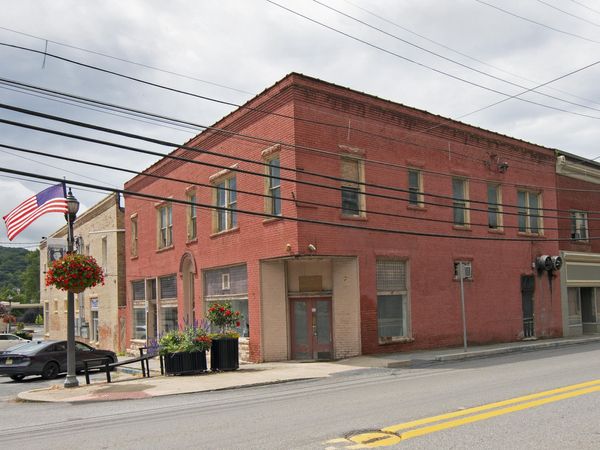 169 W Main St, Ronceverte, WV 26426