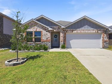 2848 Fox Trail Lane, Fort Worth, TX 76108