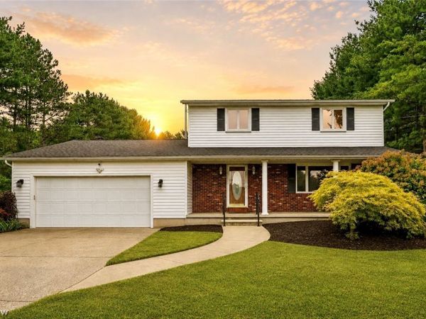 679 S Lake Street , Amherst, OH 44001