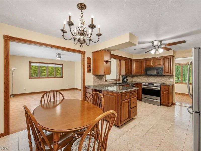 679 S Lake Street, Amherst, OH 44001 Photo 10