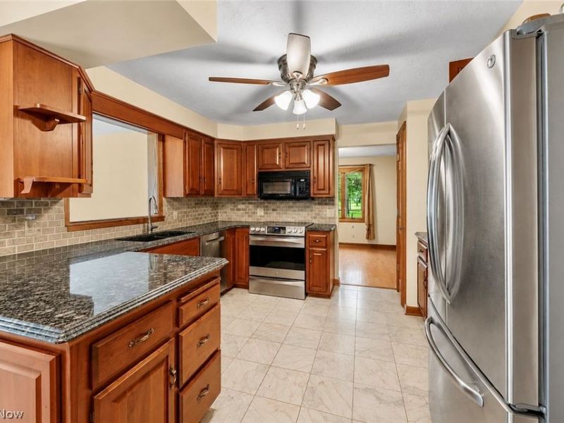 679 S Lake Street, Amherst, OH 44001 Photo 11