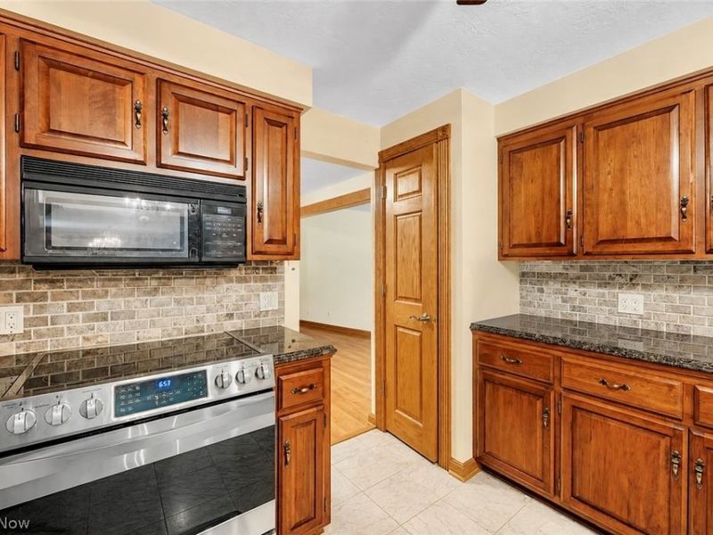 679 S Lake Street, Amherst, OH 44001 Photo 14