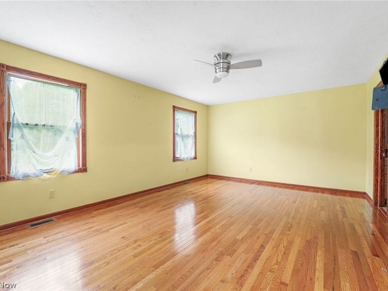 679 S Lake Street, Amherst, OH 44001 Photo 18