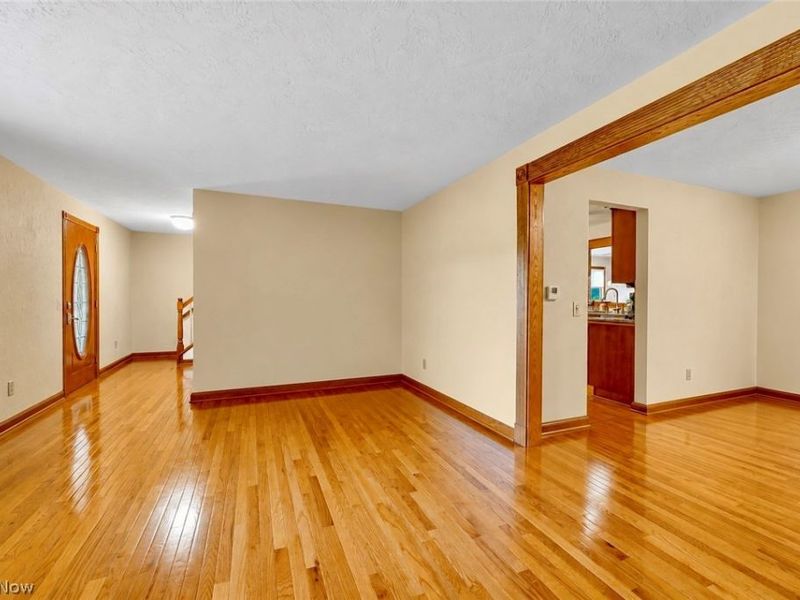 679 S Lake Street, Amherst, OH 44001 Photo 4