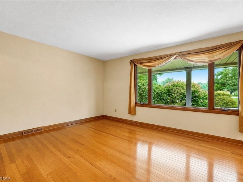 679 S Lake Street, Amherst, OH 44001 Photo 5