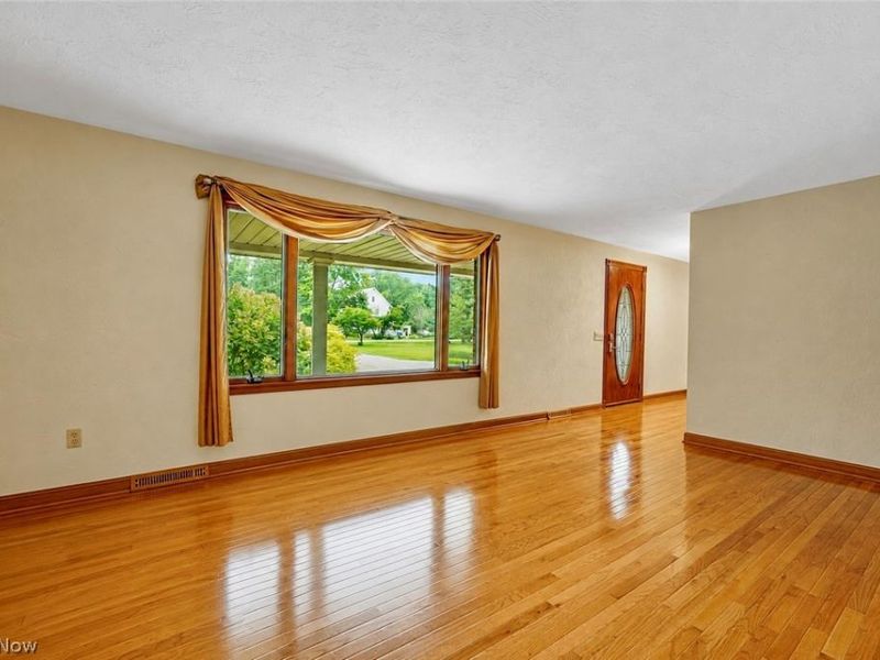 679 S Lake Street, Amherst, OH 44001 Photo 6
