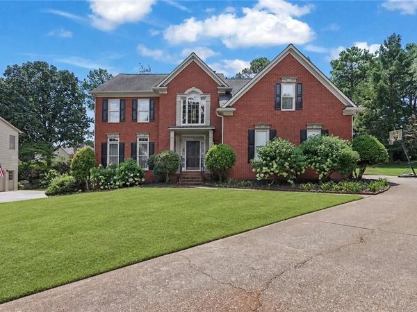 1896 Kennard Court , Snellville, GA 30078
