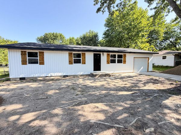 619 W Elm Street, Aurora, MO 65605