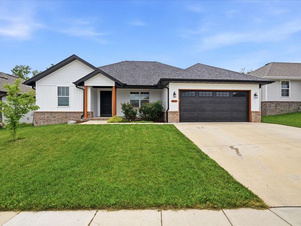 802 S Wheaton Hills Drive , Nixa, MO 65714