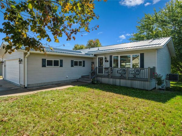 504 Prairie Hills Drive , Central City, IA 52214