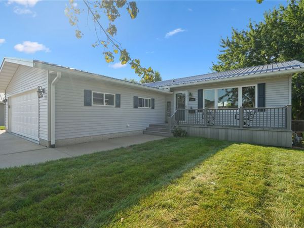 504 Prairie Hills Drive, Central City, IA 52214