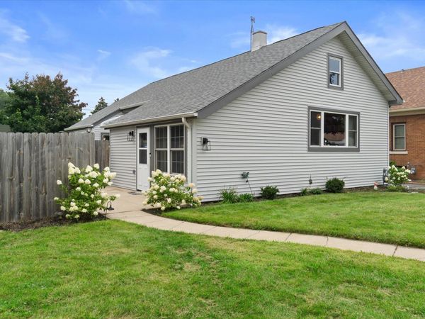 1618 Richard Ave, Mount Pleasant, WI 53403