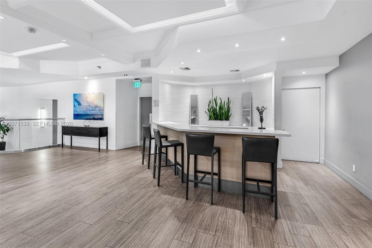 100 Lincoln Rd , Unit 539, Miami Beach, FL 33139 Photo