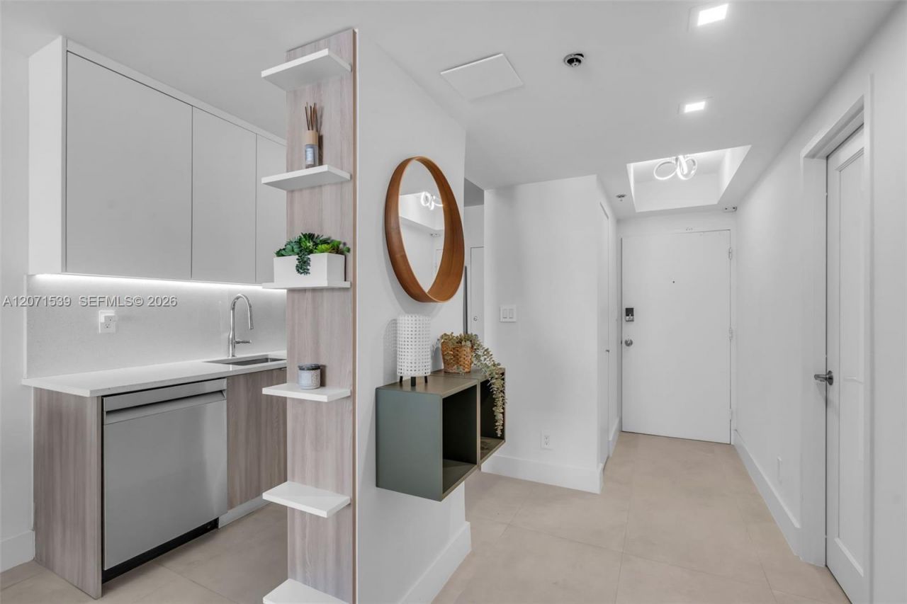 100 Lincoln Rd , Unit 539, Miami Beach, FL 33139 Photo
