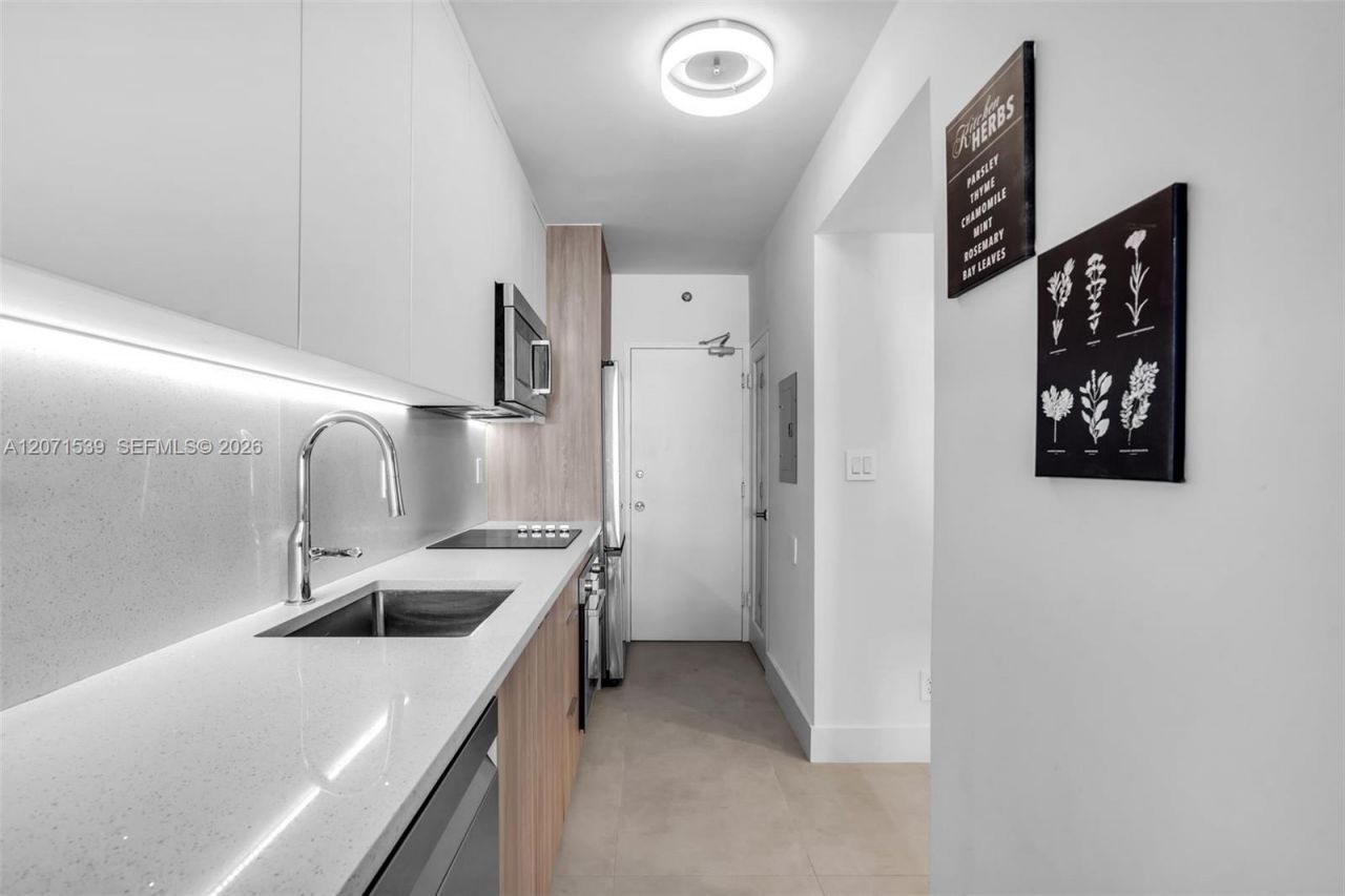 100 Lincoln Rd , Unit 539, Miami Beach, FL 33139 Photo