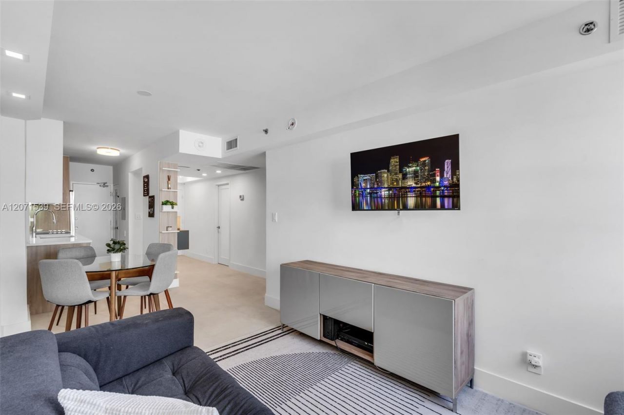 100 Lincoln Rd , Unit 539, Miami Beach, FL 33139 Photo