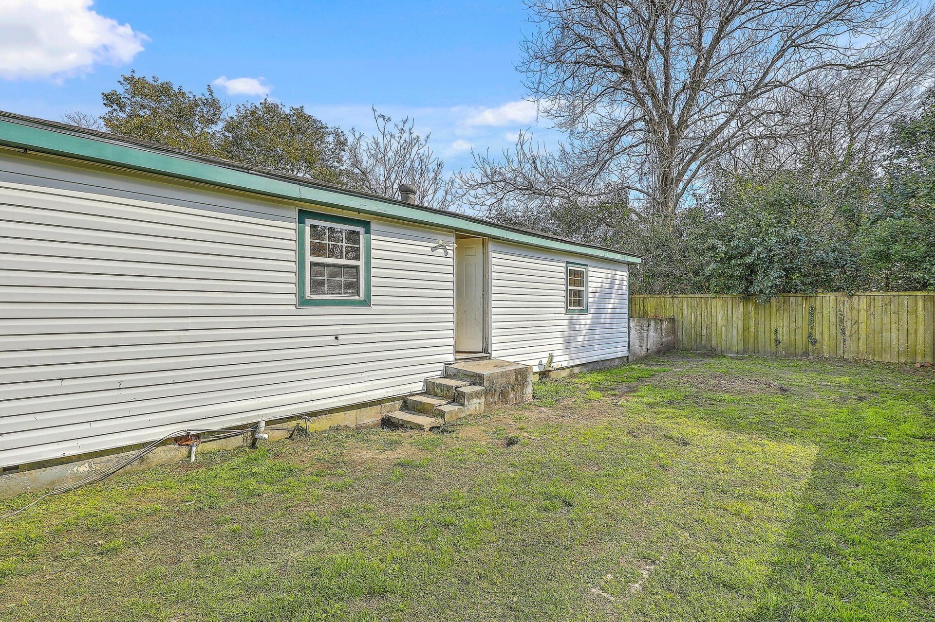 1989 Hugo Avenue Photo 10