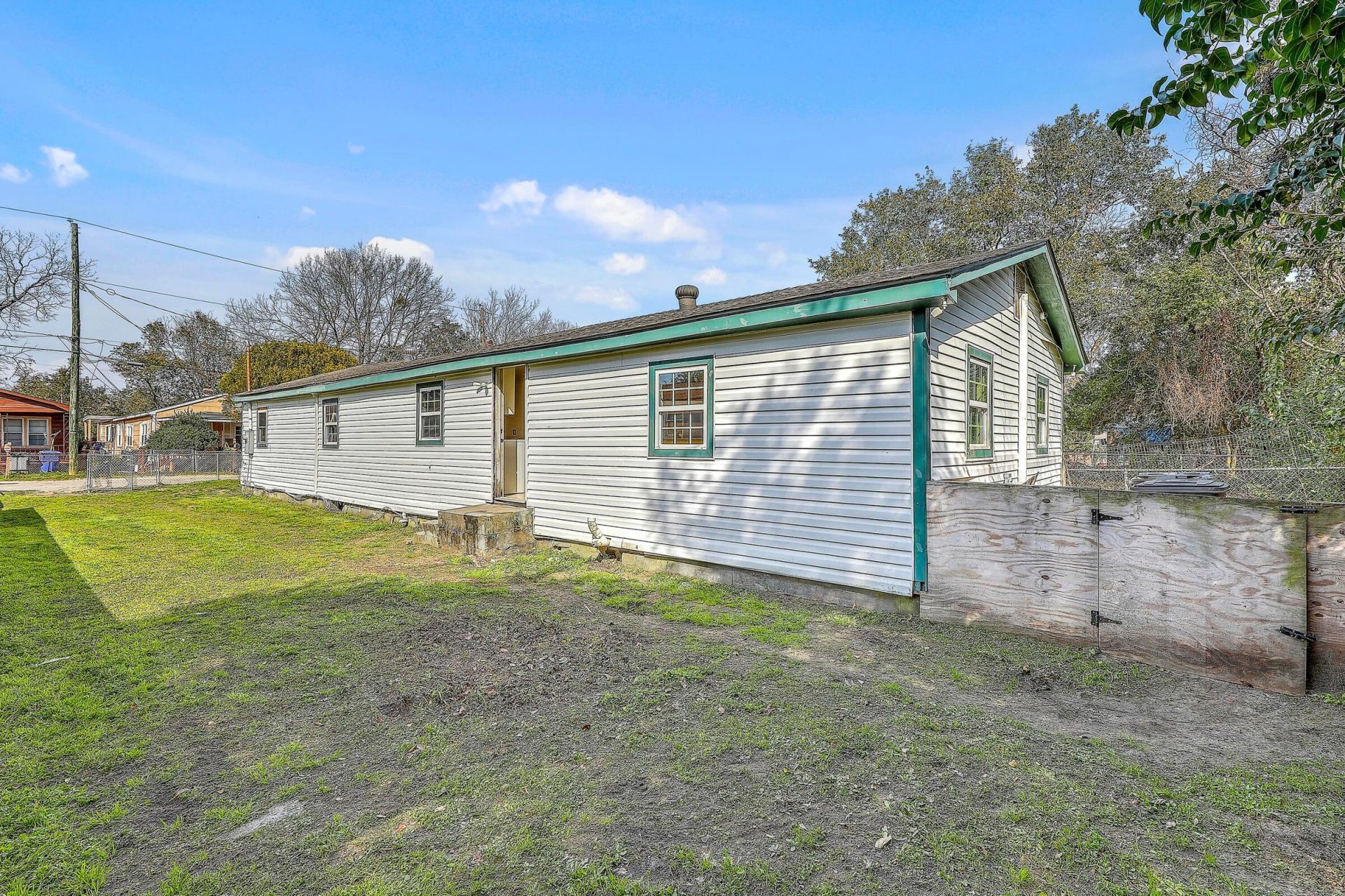 1989 Hugo Avenue Photo 13