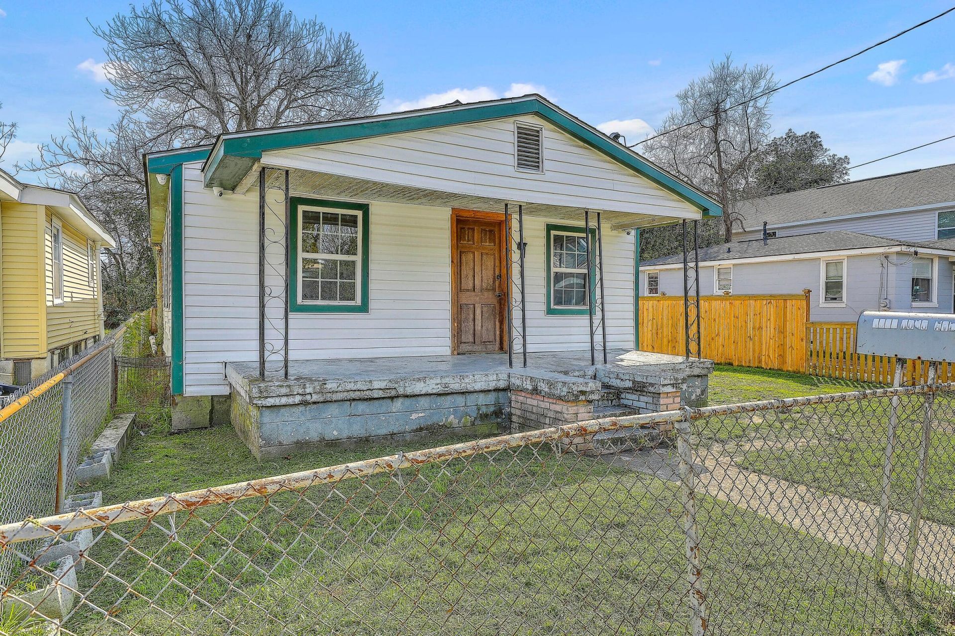 1989 Hugo Avenue Photo 3