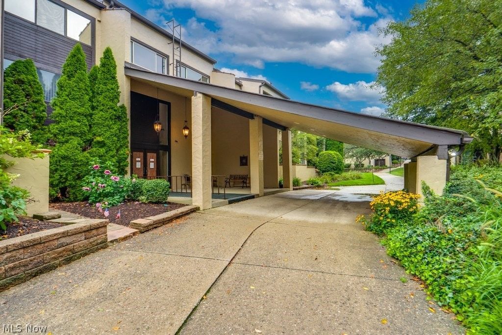 1012 Bunker Drive, Unit 106, Fairlawn, OH 44333 Main Photo