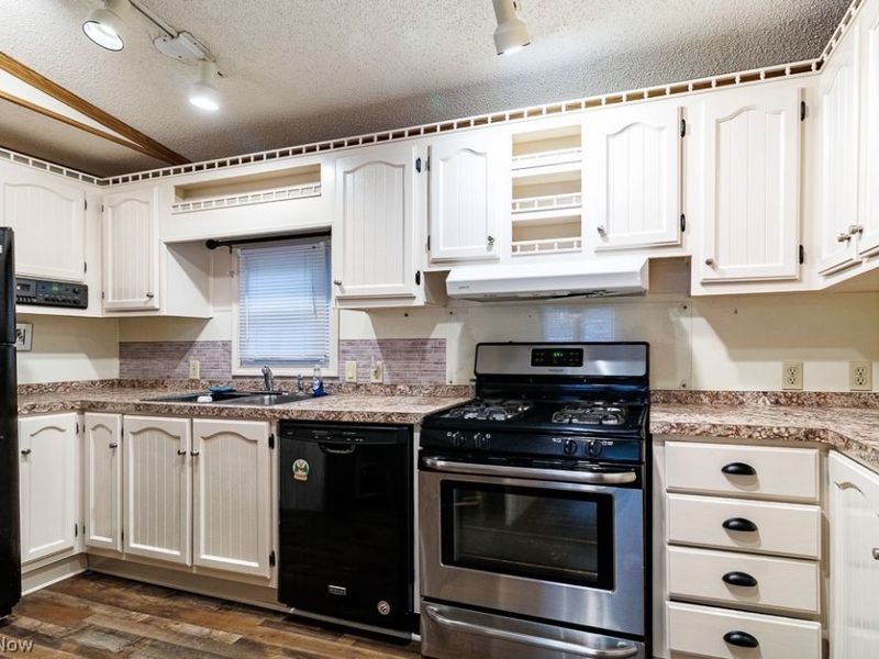 1229 Columbiana-Lisbon Road, Unit 103, Columbiana, OH 44408 Photo 5