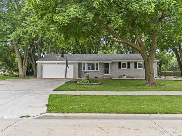 2899 W 9TH AVENUE, Oshkosh, WI 54904