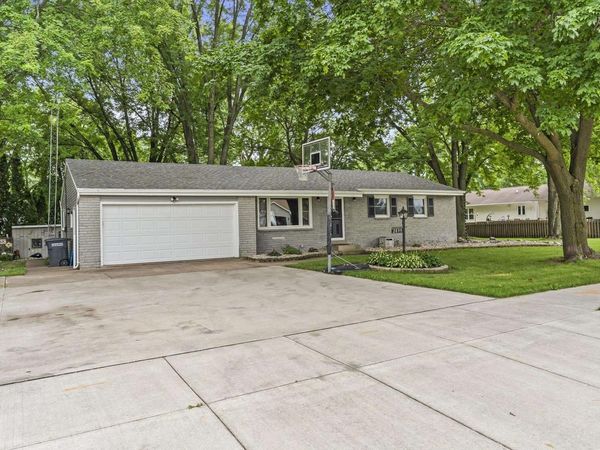 2899 W 9TH AVENUE, Oshkosh, WI 54904
