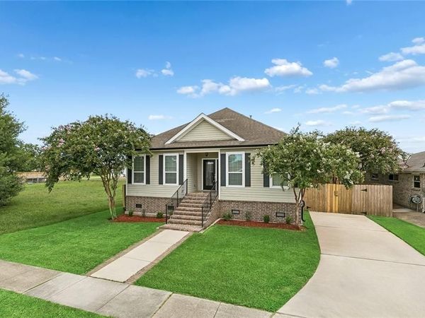 8525 PATRICIA Street , Chalmette, LA 70043