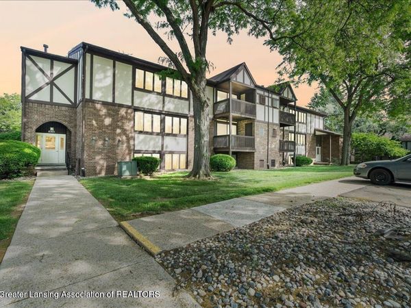 6165 E Innkeepers Court, East Lansing, MI 48823