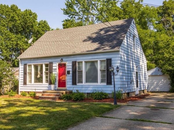 1597 Bond Street , Akron, OH 44313