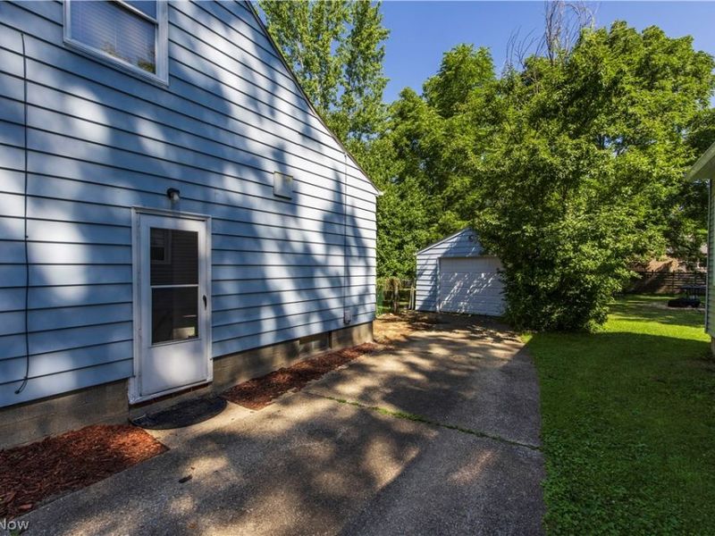 1597 Bond Street, Akron, OH 44313 Photo 37