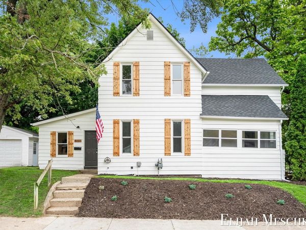 801 Coldbrook Street NE, Grand Rapids, MI 49503