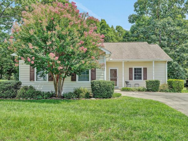 1103 Joffrey DR , Huddleston, VA 24104