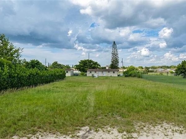 11821 SW 213 ST, MIAMI, FL 33177