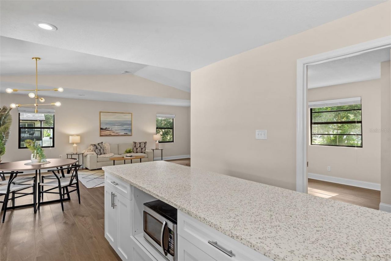 138 69th Avenue N, Saint Petersburg, FL 33702 Photo