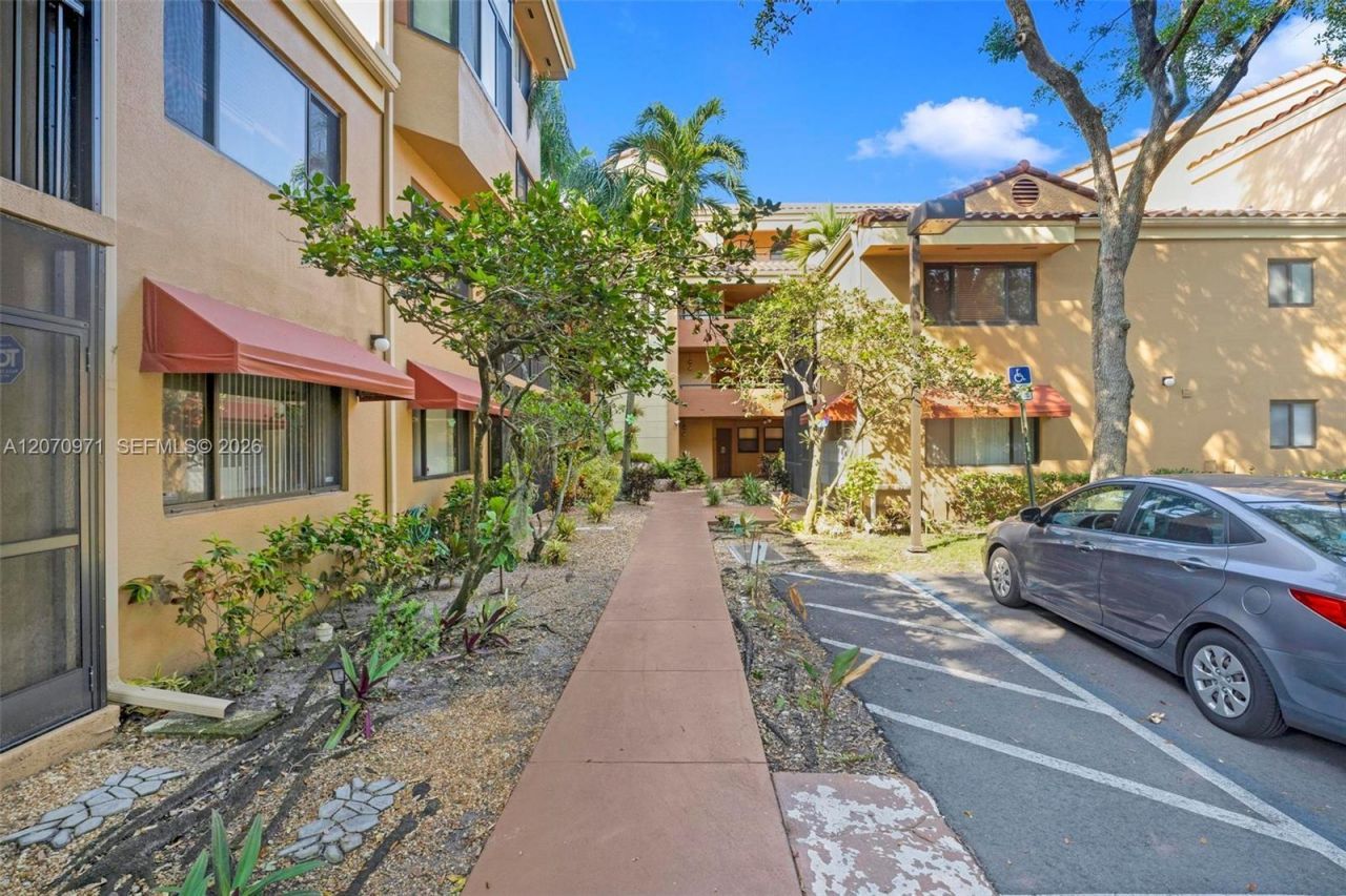 15545 N Miami Lakeway N , Unit 106, Miami Lakes, FL 33014 Photo