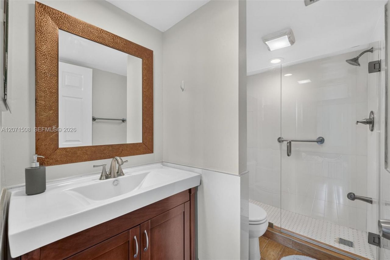9440 Poinciana Pl , Unit 302, Davie, FL 33324 Photo