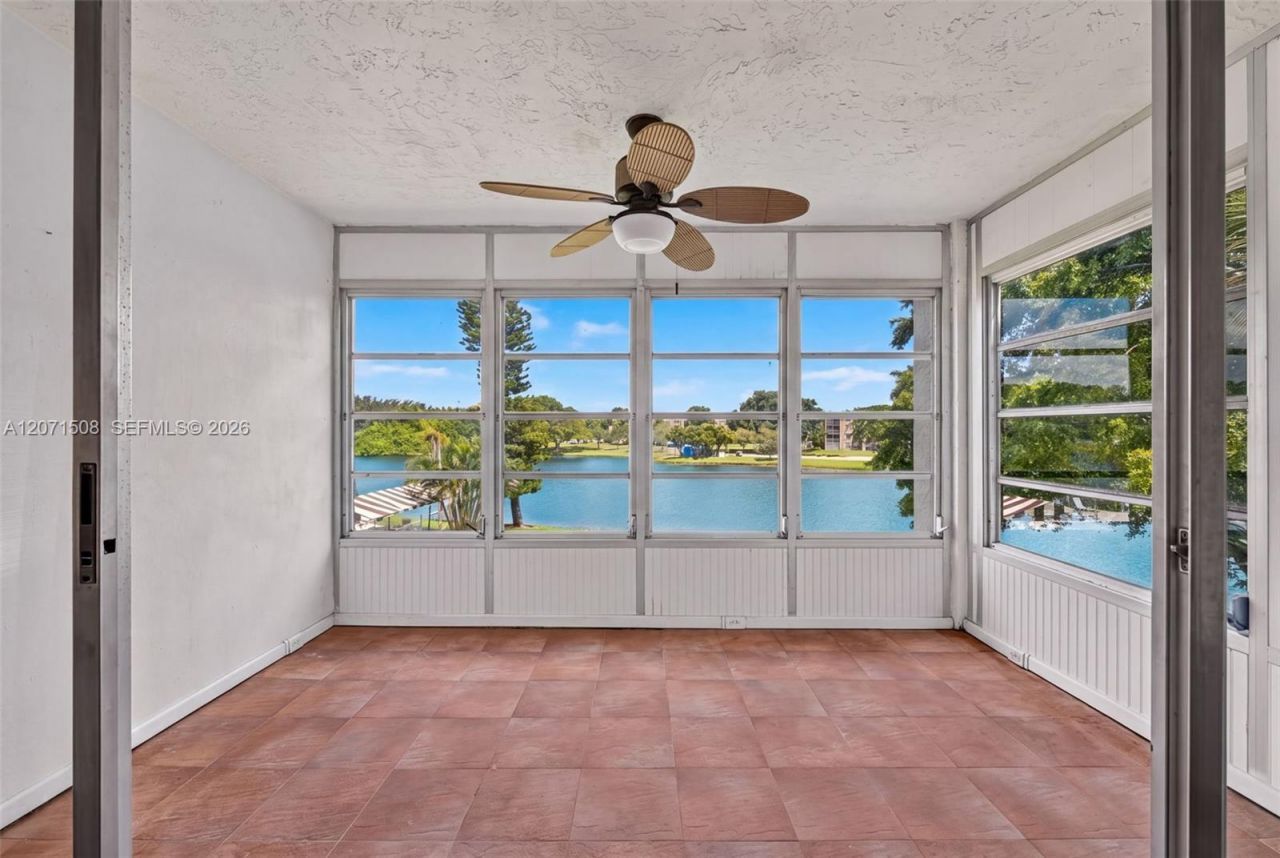 9440 Poinciana Pl , Unit 302, Davie, FL 33324 Photo