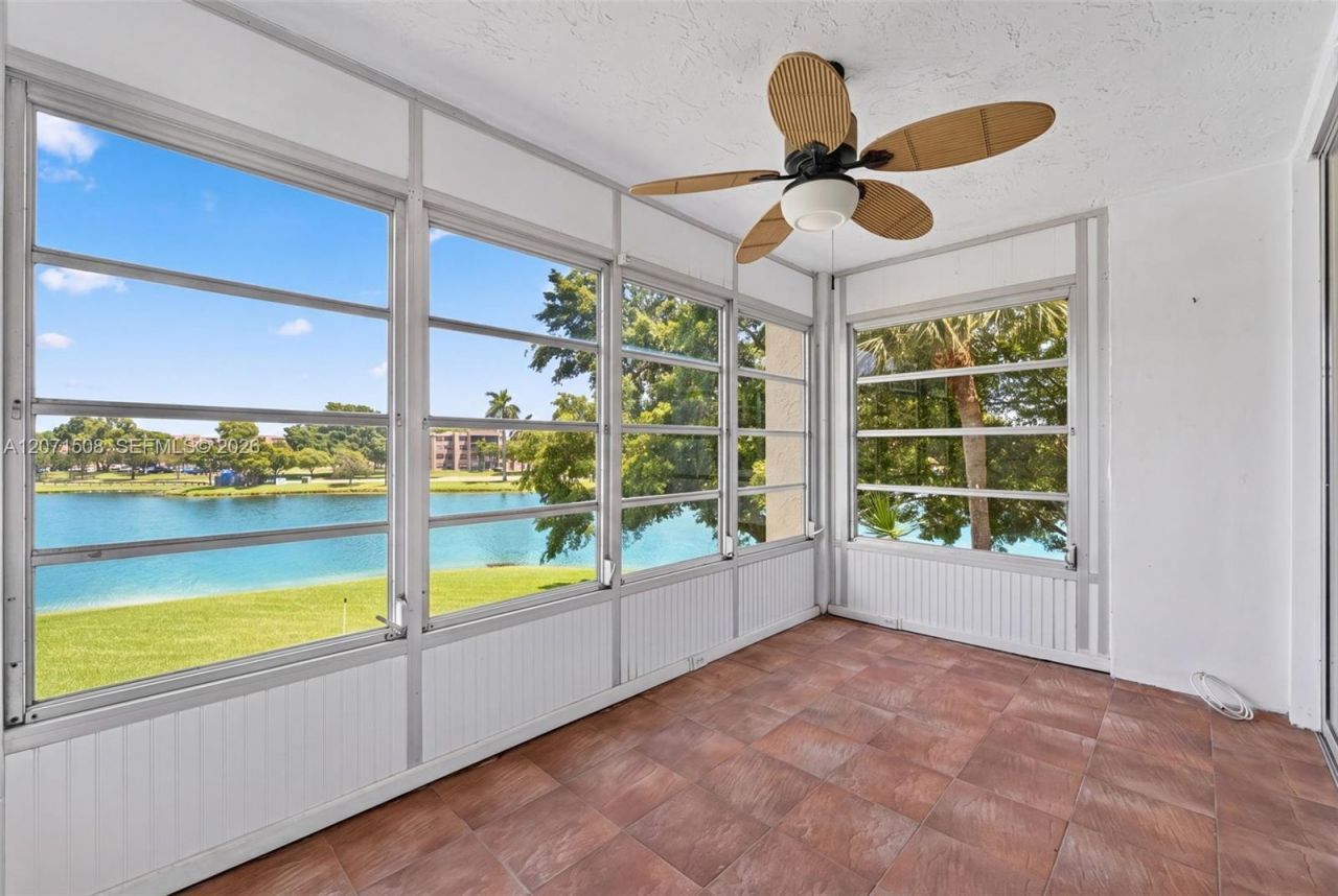 9440 Poinciana Pl , Unit 302, Davie, FL 33324 Photo