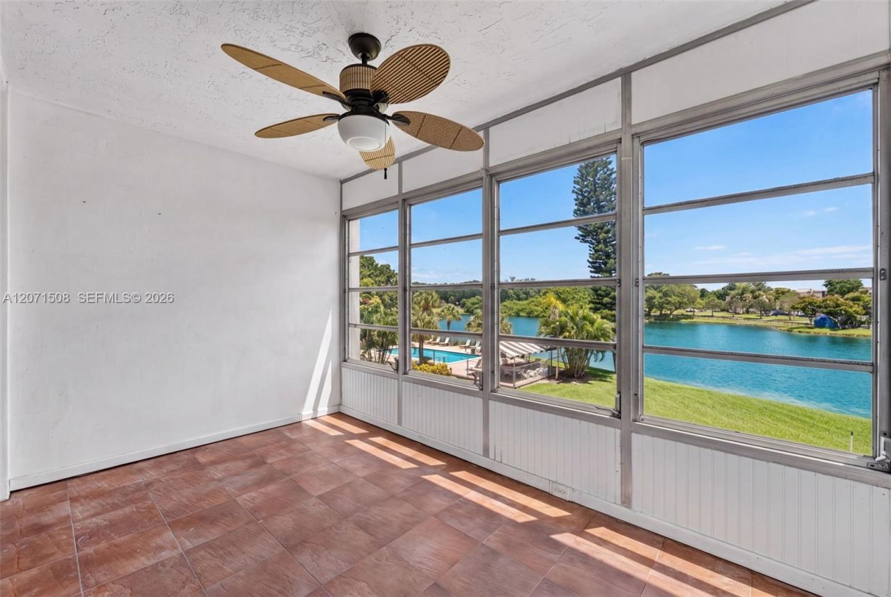9440 Poinciana Pl , Unit 302, Davie, FL 33324 Photo