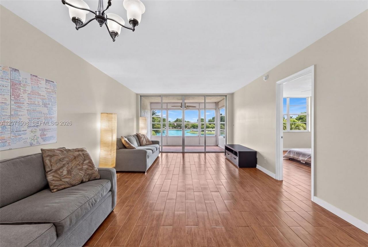 9440 Poinciana Pl , Unit 302, Davie, FL 33324 Photo