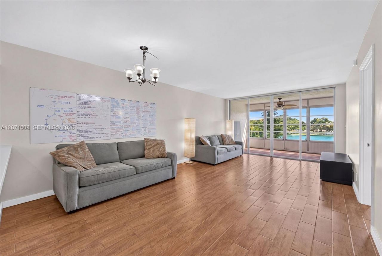 9440 Poinciana Pl , Unit 302, Davie, FL 33324 Photo