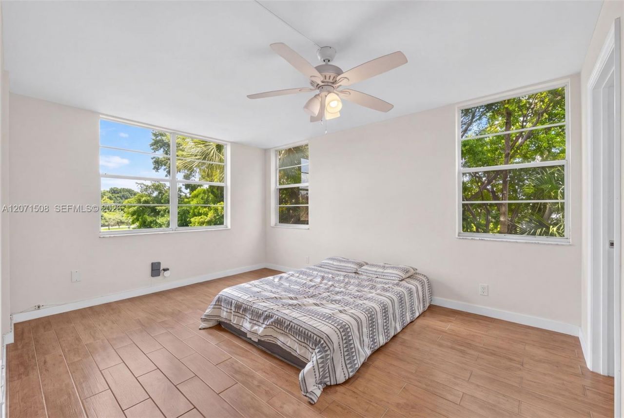 9440 Poinciana Pl , Unit 302, Davie, FL 33324 Photo