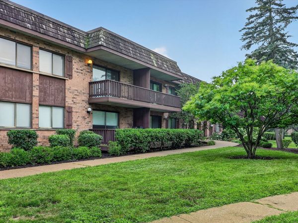 8000 Woodglen Lane, Unit 110, Downers Grove, IL 60516