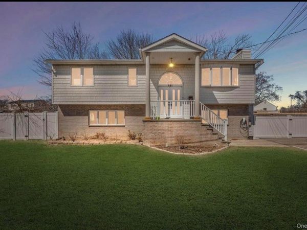 321 Sherbrooke Road , Lindenhurst, NY 11757