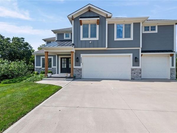 5999 N Oak Creek Court, Parkville, MO 64152